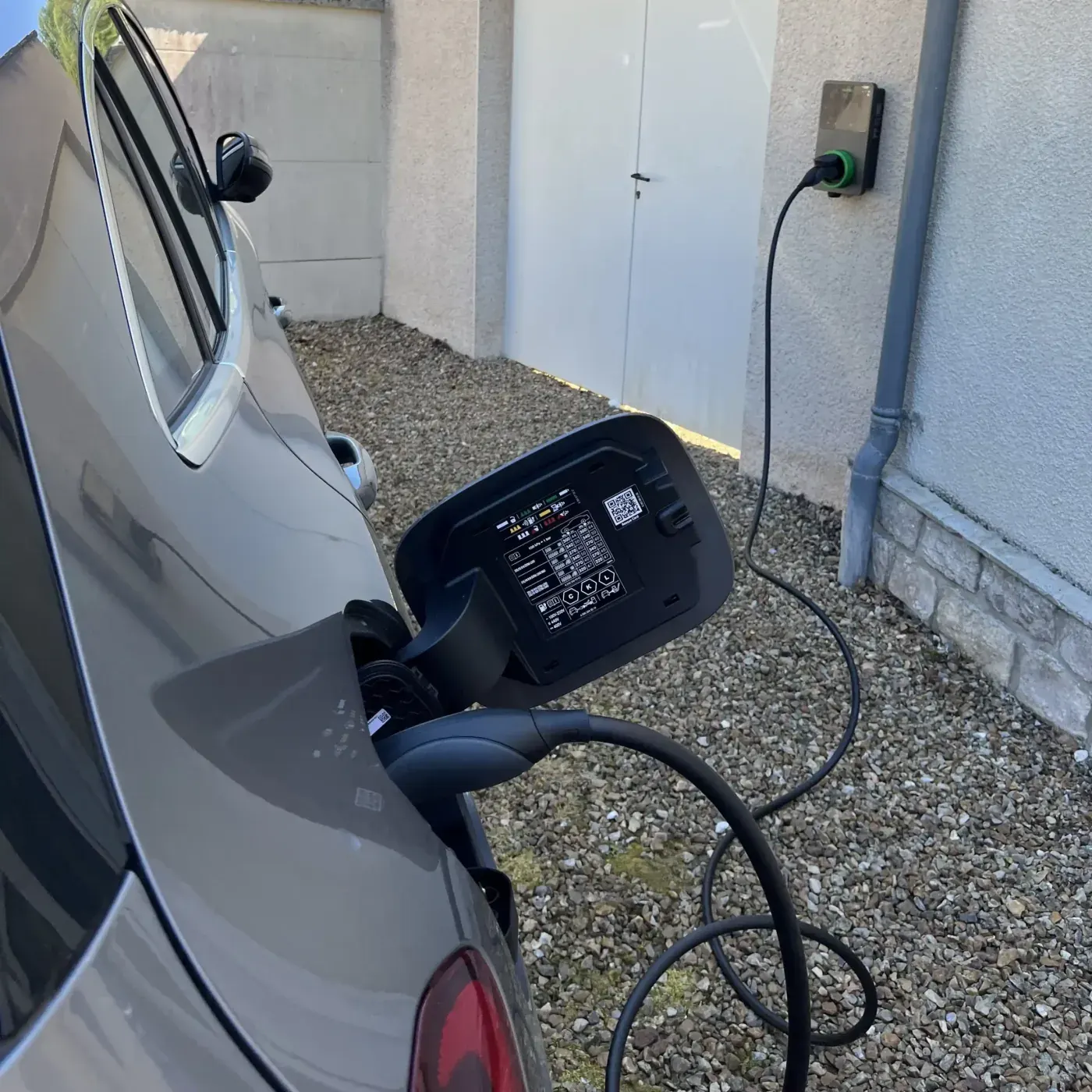 Électricien ELC en borne de recharge irve à Senlis